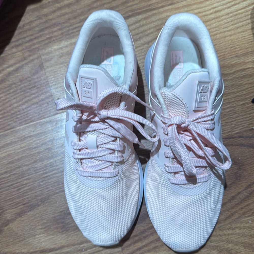 New Balance - Picture 2 of 8